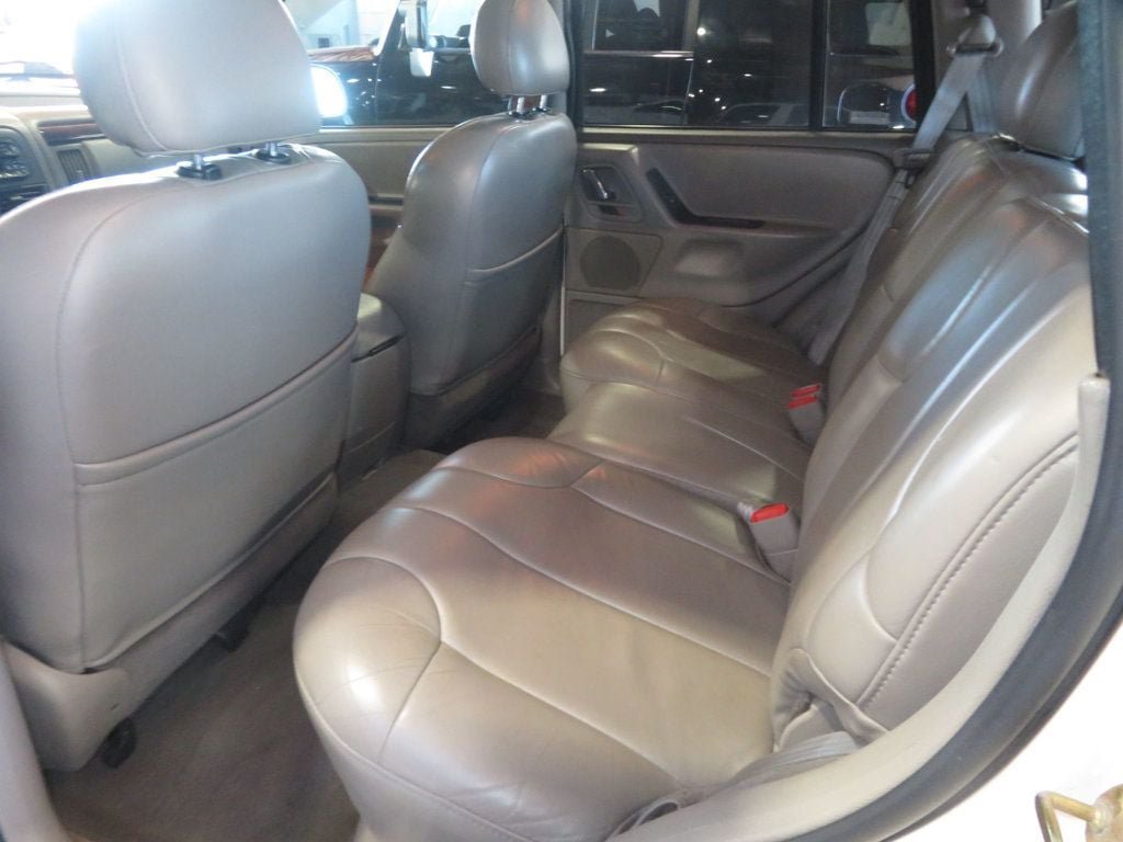 Used 2000 Jeep Grand Cherokee Laredo AWD/4WD image 24