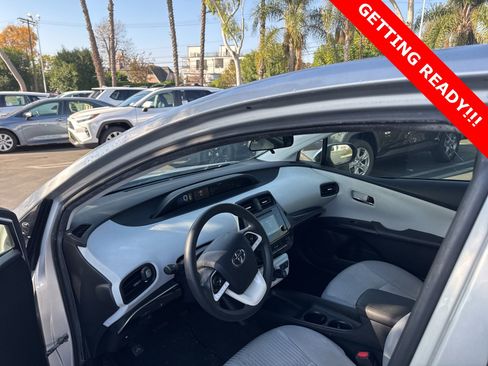 Used 2018 Toyota Prius Two image 9