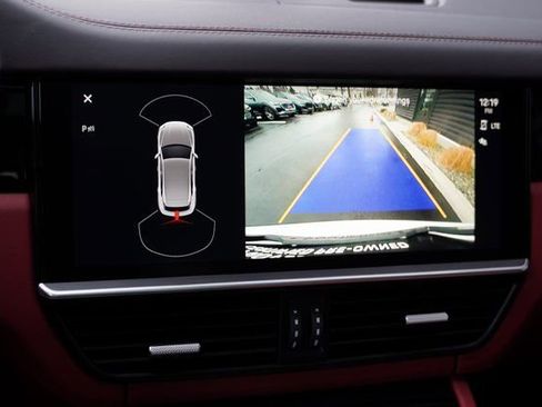 Used 2023 Porsche Cayenne GTS image 18