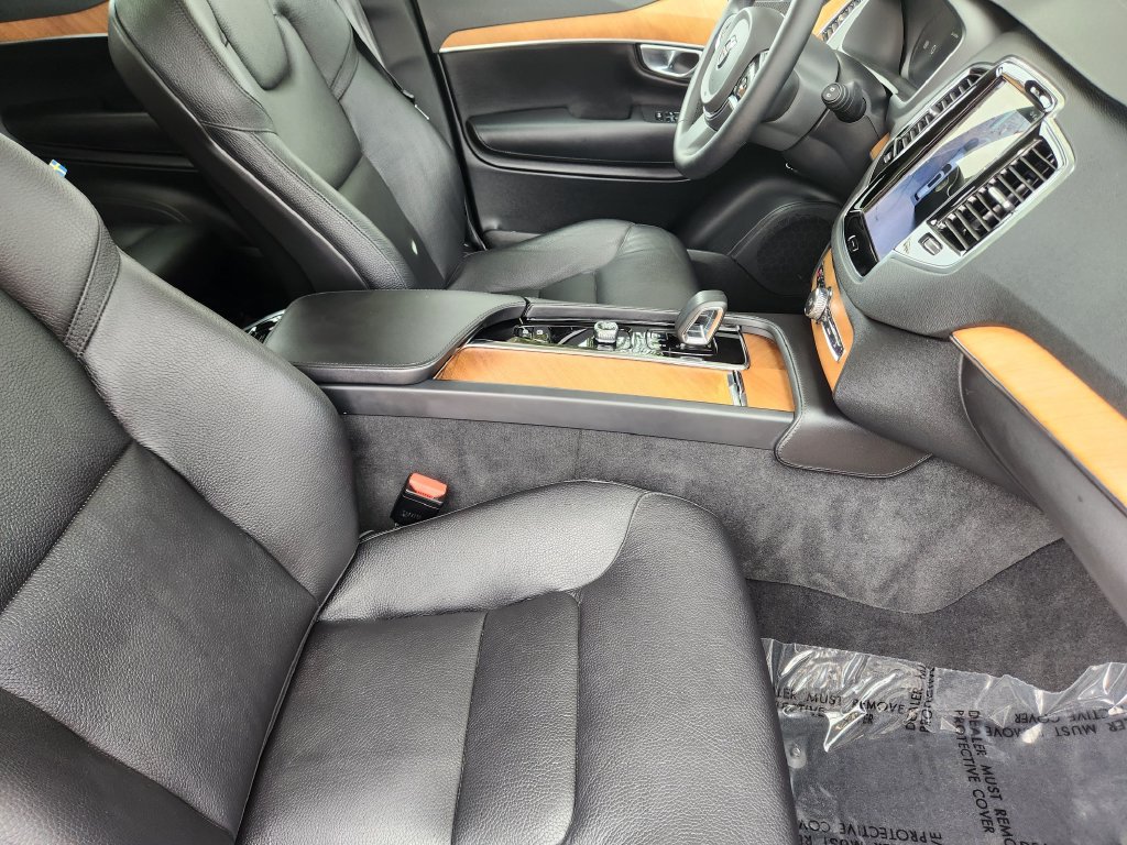 Used 2023 Volvo XC90 B5 Plus w/ Protection Package Premier AWD/4WD image 5
