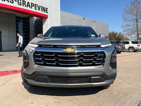 Used 2025 Chevrolet Equinox LT image 3