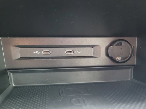 Certified 2023 Volkswagen Tiguan SE R-Line FWD image 34