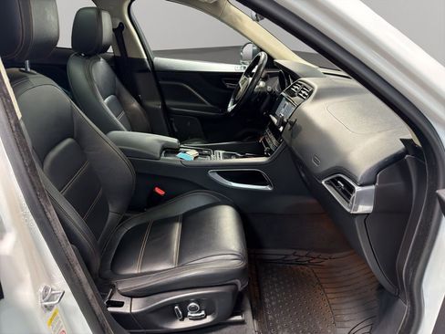 Used 2020 Jaguar F-PACE Prestige image 21