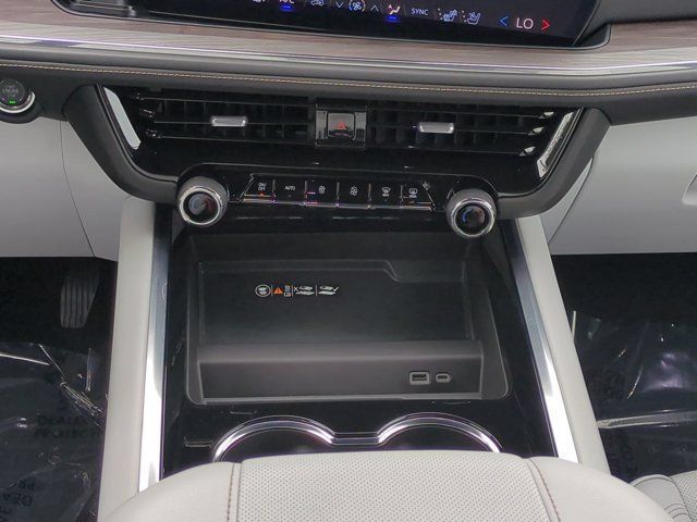 Used 2025 Chevrolet Suburban Premier AWD/4WD image 18