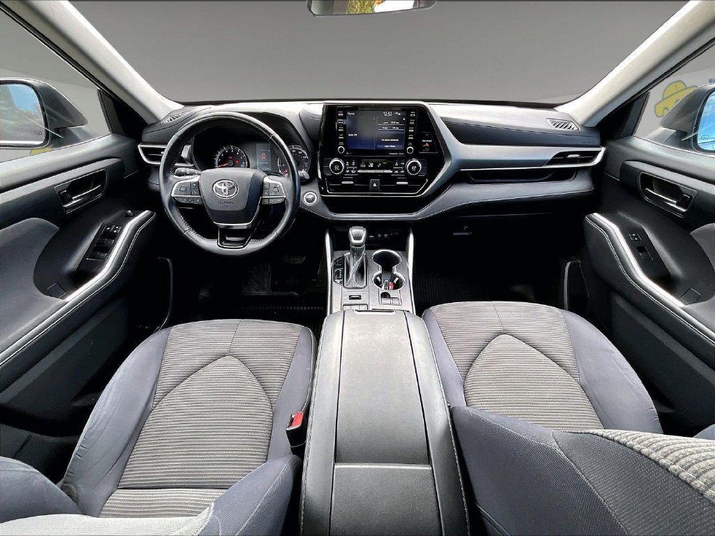 Used 2021 Toyota Highlander LE AWD/4WD image 22