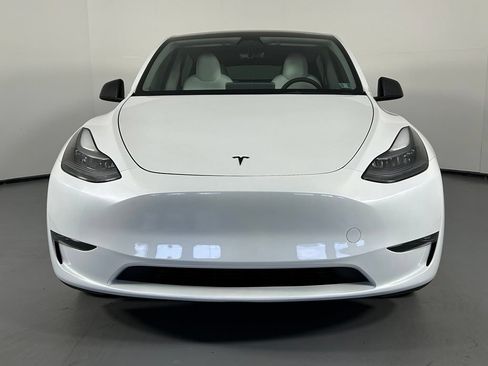 Used 2023 Tesla Model Y Long Range AWD/4WD image 2