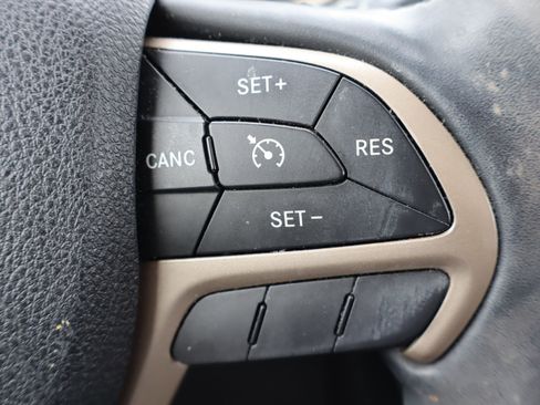 Used 2015 Jeep Cherokee Latitude w/ Cold Weather Group image 20