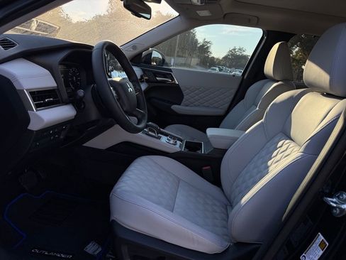 New 2025 Mitsubishi Outlander SEL image 12
