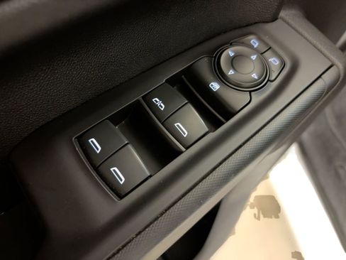 Used 2019 Chevrolet Silverado 1500 Custom w/ Custom Value Package image 21