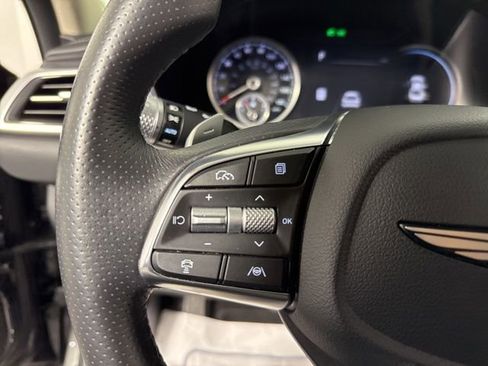 Used 2025 Genesis G70 2.5T image 29