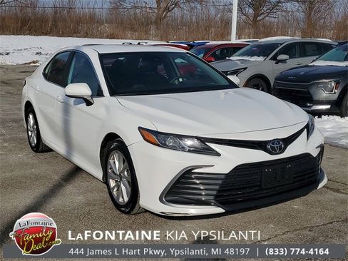Used 2021 Toyota Camry LE image 3