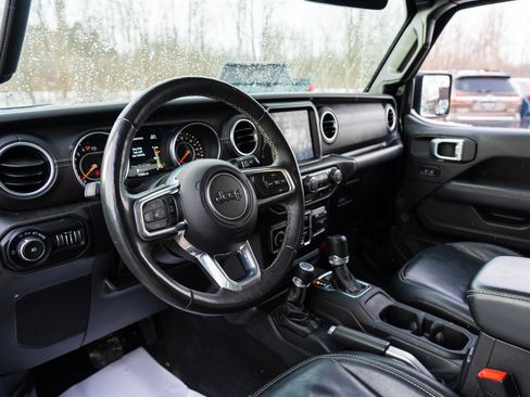 Used 2019 Jeep Wrangler Unlimited Sahara w/ Uconnect 4C Nav & Sound Group image 15