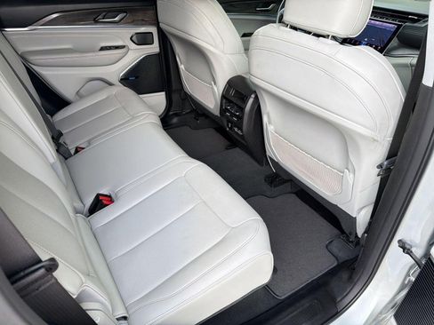 Used 2022 Jeep Grand Cherokee Overland w/ Trailer Tow Prep Group (B) image 30