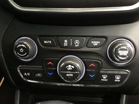 Used 2022 Jeep Cherokee Trailhawk w/ Sun, Sound & Nav Group image 26