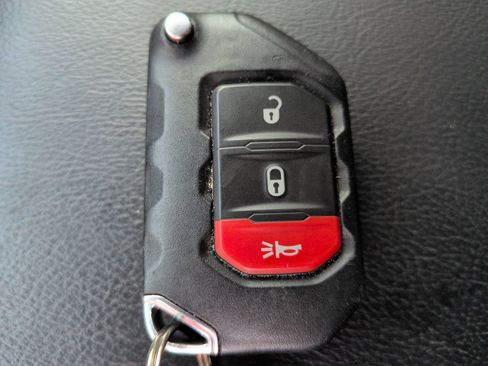 Used 2023 Jeep Wrangler Unlimited Sahara AWD/4WD image 30