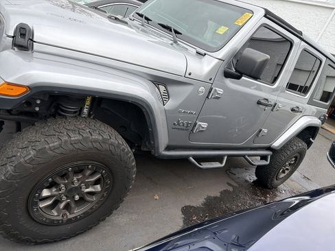 Used 2018 Jeep Wrangler Unlimited Sahara image 7