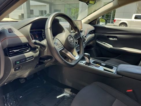 Certified 2025 Nissan Sentra SR FWD image 18