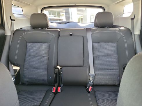 Used 2024 GMC Terrain SLE w/ Driver Convenience Package FWD image 12