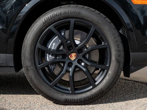 Used 2025 Porsche Cayenne E-Hybrid Coupe image 16