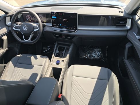 New 2026 Volkswagen Tiguan SE FWD image 18