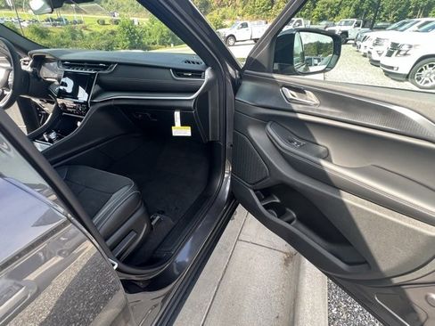 New 2025 Jeep Grand Cherokee L Altitude image 34