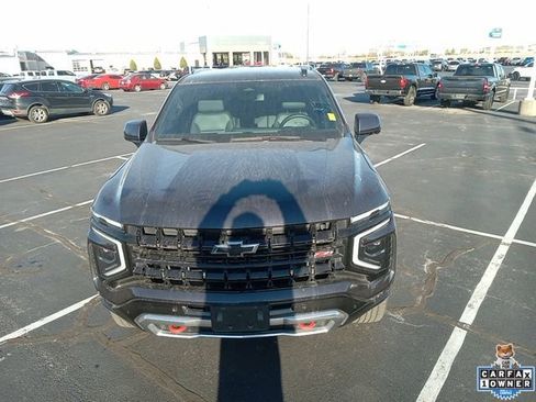 Used 2025 Chevrolet Suburban Z71 image 2