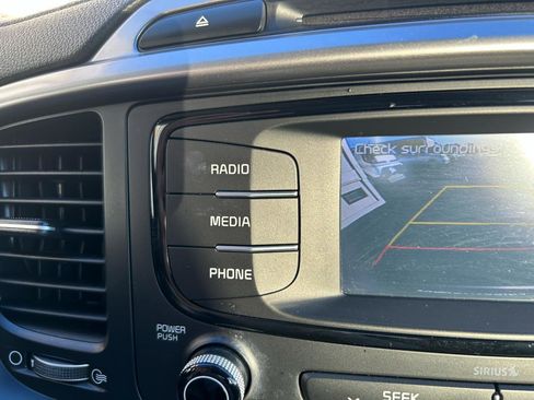 Used 2017 Kia Sorento LX image 15