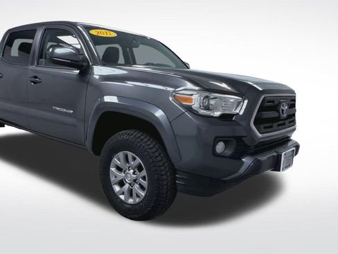 Used 2017 Toyota Tacoma SR5 w/ Tow Package image 2