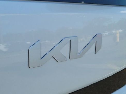 Used 2025 Kia Soul LX w/ LX Technology Package FWD image 7