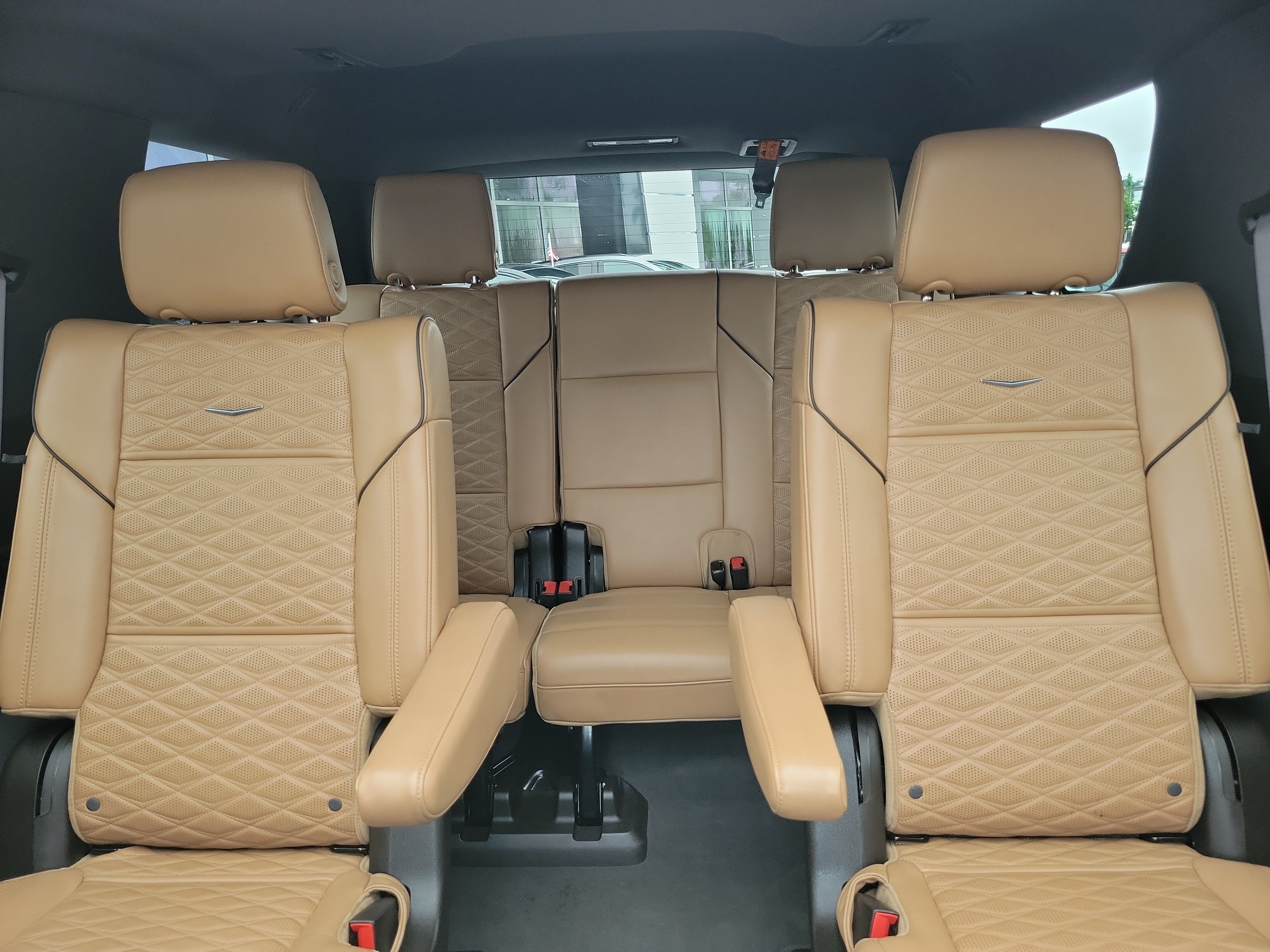 Used 2023 Cadillac Escalade Premium Luxury w/ LPO, Radiant Package AWD/4WD image 17