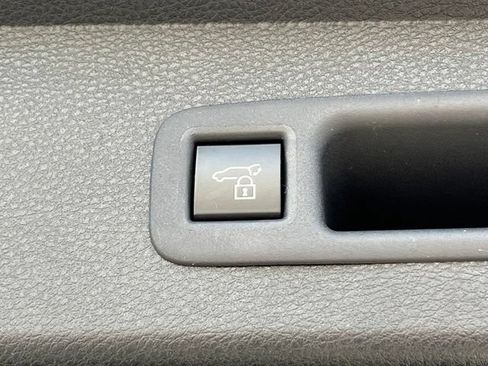 Used 2025 Toyota Sienna Platinum AWD/4WD image 13