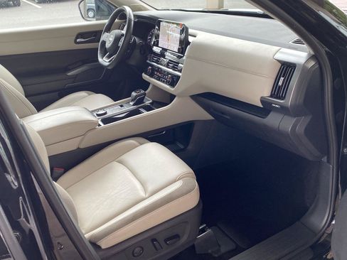 Certified 2023 Nissan Pathfinder SL w/ SL Premium Package AWD/4WD image 30