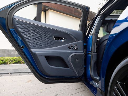 Used 2026 Bentley Flying Spur Azure image 40