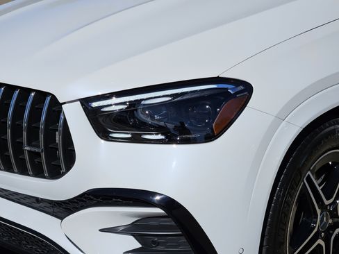 Certified 2025 Mercedes-Benz GLE 53 AMG 4MATIC image 9