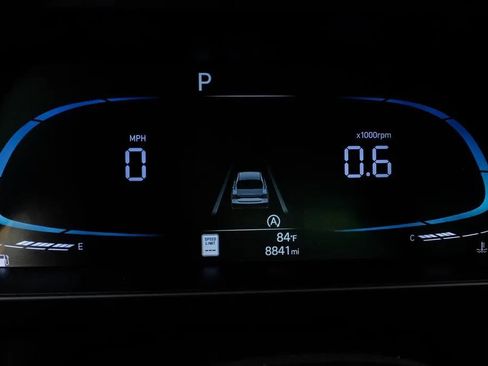 Used 2025 Hyundai Elantra SE FWD image 24