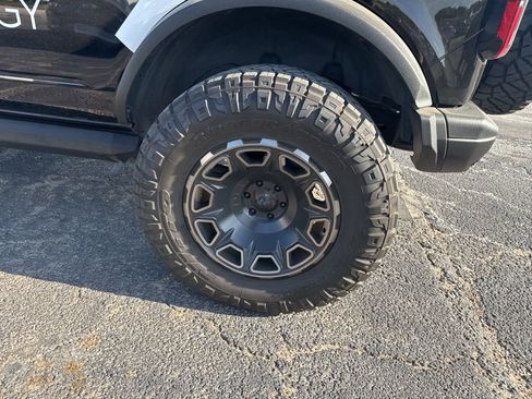 Used 2021 Ford Bronco Badlands image 19