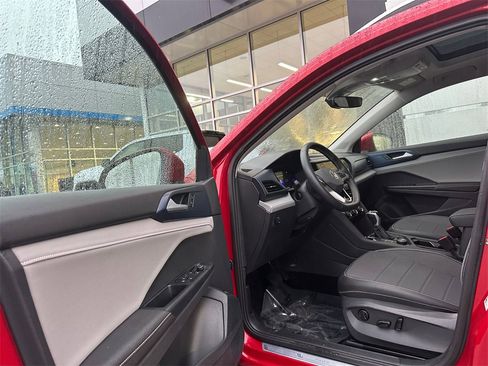 Used 2024 Volkswagen Taos SE image 20