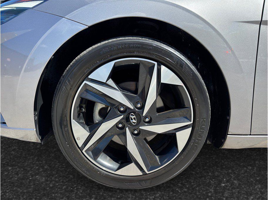 Used 2023 Hyundai Elantra SEL w/ Convenience Package FWD image 12