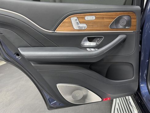 Used 2024 Mercedes-Benz Maybach GLS 600 4MATIC image 41