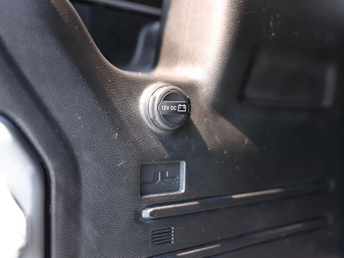 Used 2022 Jeep Wrangler Unlimited Sport image 17