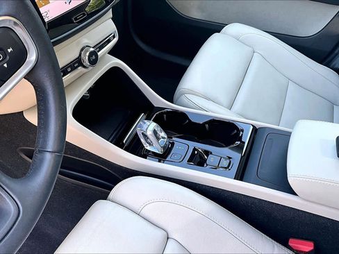 Used 2021 Volvo XC40 T4 Inscription w/ Protection Package FWD image 16