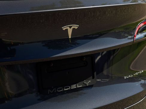 Used 2023 Tesla Model Y Long Range AWD/4WD image 39