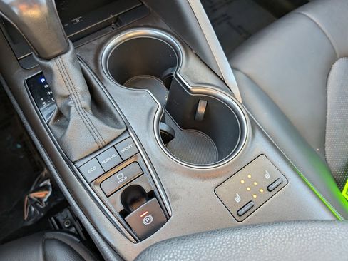 Used 2022 Toyota Camry XSE image 22