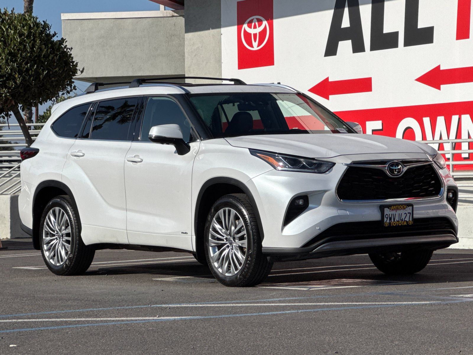 Used 2026 Toyota Highlander Platinum AWD/4WD image 8