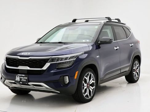 Used 2023 Kia Seltos SX image 2