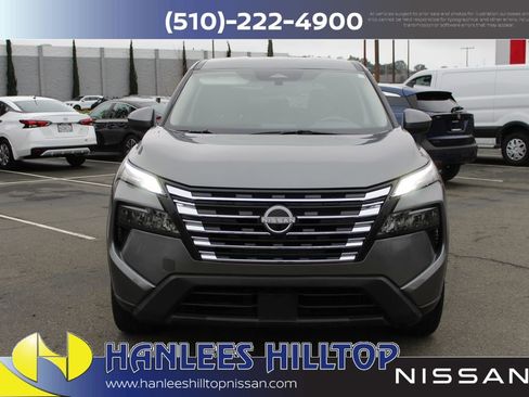 Used 2025 Nissan Rogue SV image 4