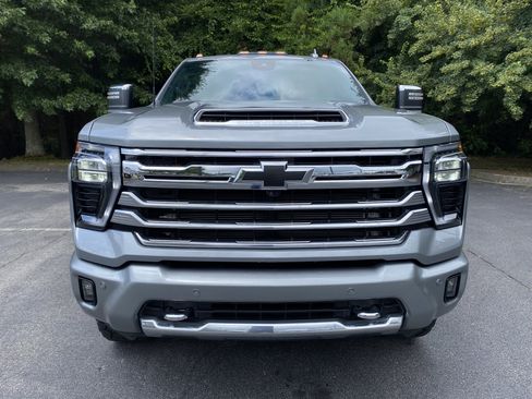 Used 2024 Chevrolet Silverado 2500 High Country w/ Technology Package AWD/4WD image 3