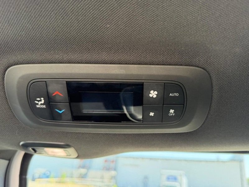 Used 2025 Chrysler Pacifica Limited FWD image 11