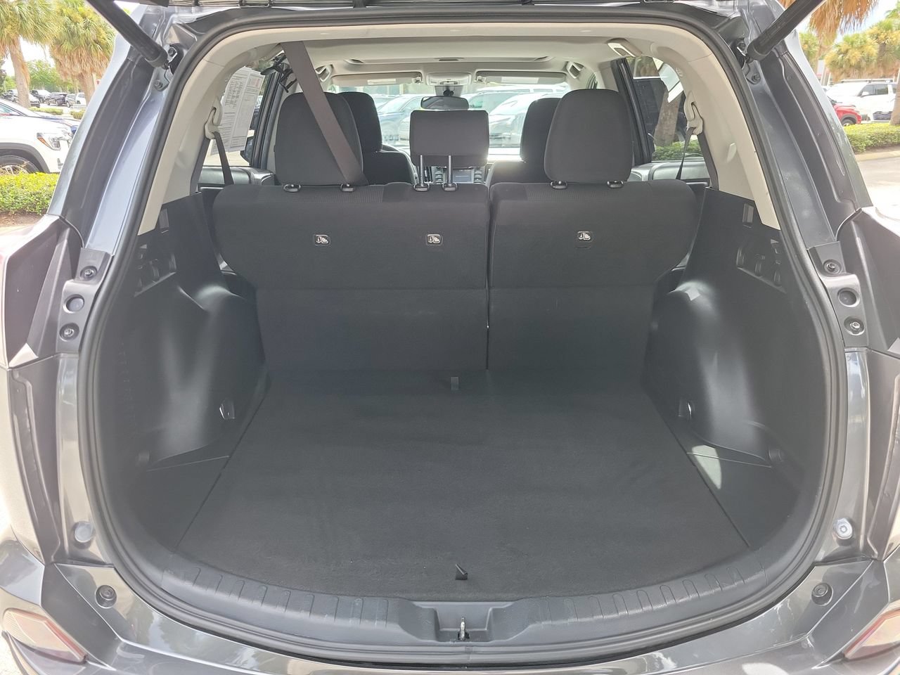 Used 2018 Toyota RAV4 XLE FWD image 8