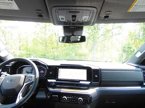 Used 2023 Chevrolet Silverado 1500 RST AWD/4WD image 19